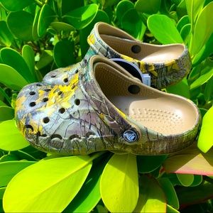Crocs Baya Realtree Xtra Clogs | Camo Crocs